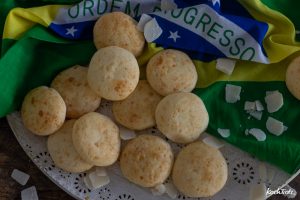 Original brasilianische Käsebrötchen | Pão de queijo | glutenfrei