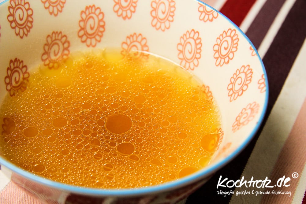 Hühnerbrühe im Schnellkochtopf 1 Huehnersuppe 1 2 5kochtrotzt-rezepte