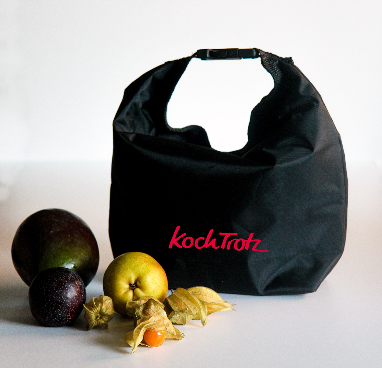 Die erste Vorschau auf das KochTrotz Kochbuch Nummer 2 - es ist voll mit Lieblingsrezepten 15 KochTrotz-cooler-bag-logo-obst.-kl-1