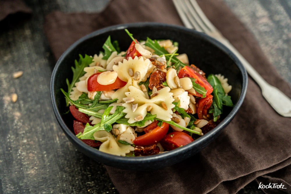 Crossover Nudelsalat mit Proteinkick - mal was ganz Neues 6 Nudelsalat Ackerbohne 18 scaled 19kochtrotzt-rezepte