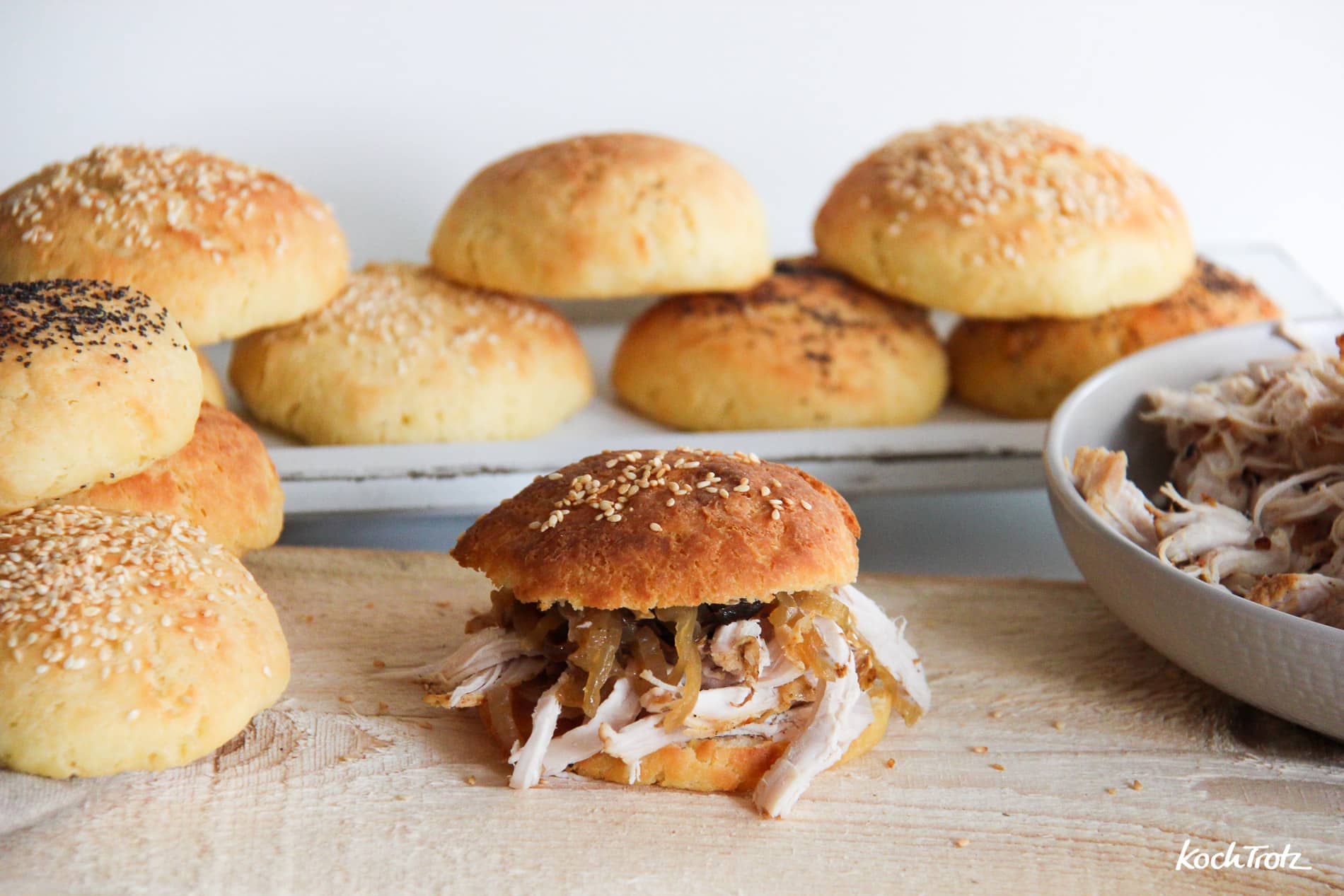 Burger mit pulled Turkey (gezupfte Pute) - einfache Methode im Backofen 1 Pulled Turkey Burger glutenfrei eifrei laktosefrei 3 1kochtrotzt-rezepte