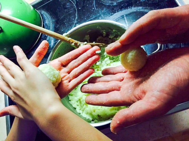 gefüllte Reisbällchen - Kids-Special und Kids-Action 1 aktion kids reisbaellchen 1 4 2kochtrotzt-rezepte