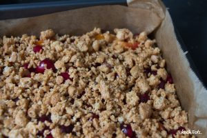 Almhefekuchen mit Früchten und Amarettistreuseln | mit Dinkel 11 almhefekuchen dinkel fruechte mandel 9kochtrotzt-rezepte