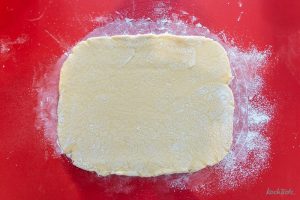 Glutenfreie Apfelkrapfen im Backofen oder frittiert | Grundrezept süßer Hefeteig 5 apfelkrapfen glutenfrei arbetisschritte scaled 19kochtrotzt-rezepte