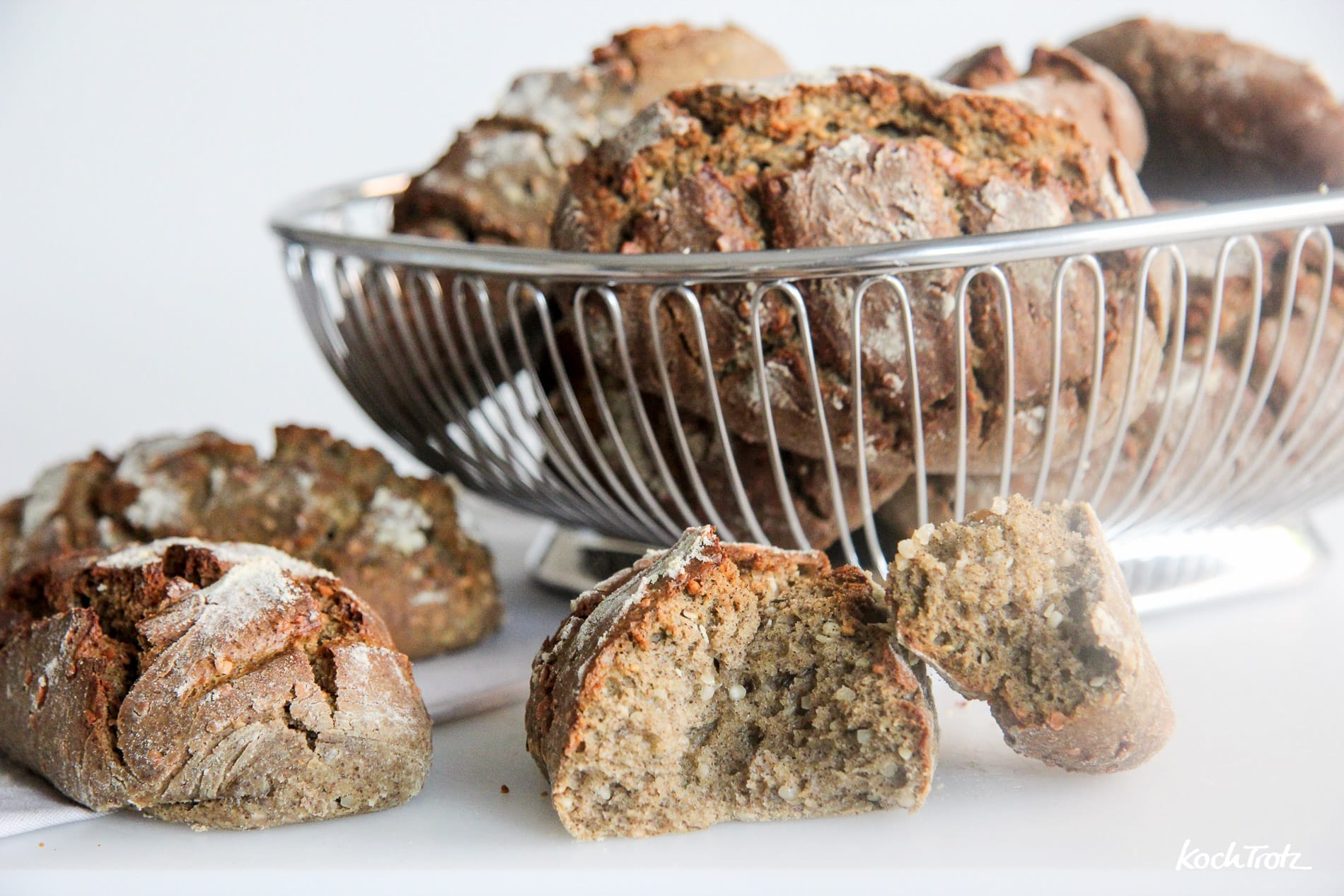 Dinkel-Hanfbrötchen mit kaltgeführtem Hefeteig - einfaches Rezept - mit glutenfreier Option 2 dinkel hanfbroetchen vegan 1 10 2kochtrotzt-rezepte
