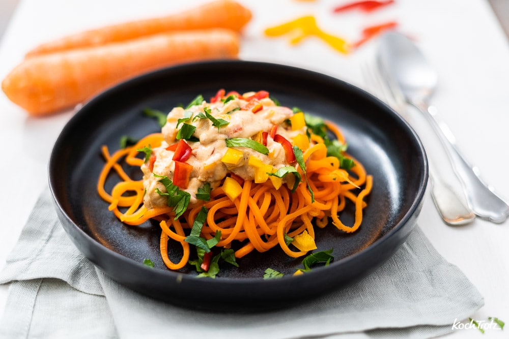 Super leckere Karottenspaghetti mit cremiger Mandelsauce | low-carb 4 karottenspaghetti mandelcreme low carb 2 29kochtrotzt-rezepte