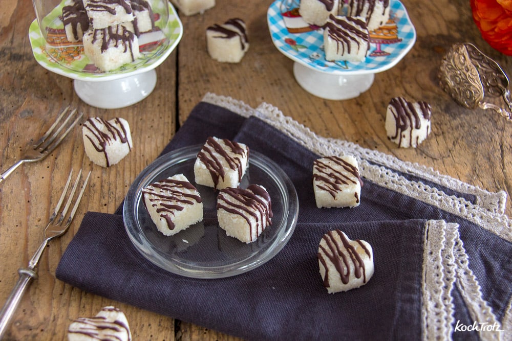 Kokoshappen wie Bounty ® nur gesünder - low-carb mit Zuckeralternative 4 kokoshappen lowcarb lowfat glutenfrei 12 14kochtrotzt-rezepte