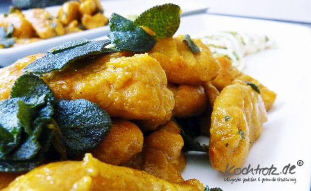 Kürbis-Gnocchis in Salbeibutter mit oder ohne Eier-Roulade 1 kt f kuerbis gnocchi1 7kochtrotzt-rezepte