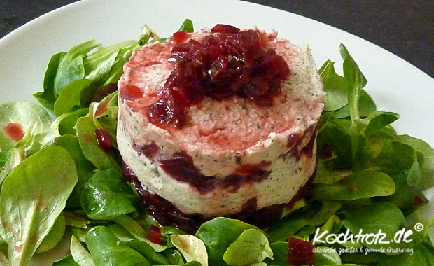 Mousse von der Räucherforelle mit marinierter roter Bete auf Salatbett 1 kt f mousse forelle rote bete 6kochtrotzt-rezepte