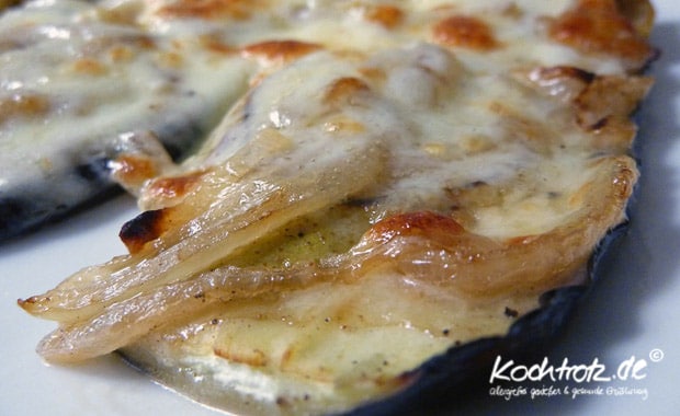 Überbackene Auberginen mit Birne, Röstzwiebeln und Büffelmozarella 1 kt f ueberbackene aubergine birne mozarella 6kochtrotzt-rezepte