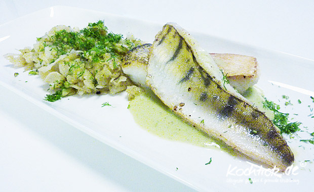 Fisch auf der Haut braten Fisch auf der Haut braten