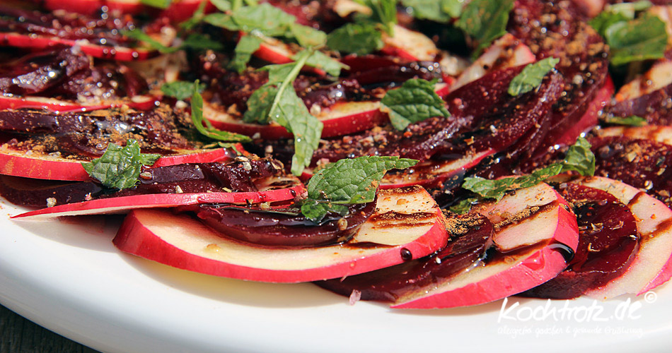 Rote Bete Carpaccio mit Apfel, Zimt und Minze Rote Bete Carpaccio mit Apfel, Zimt und Minze