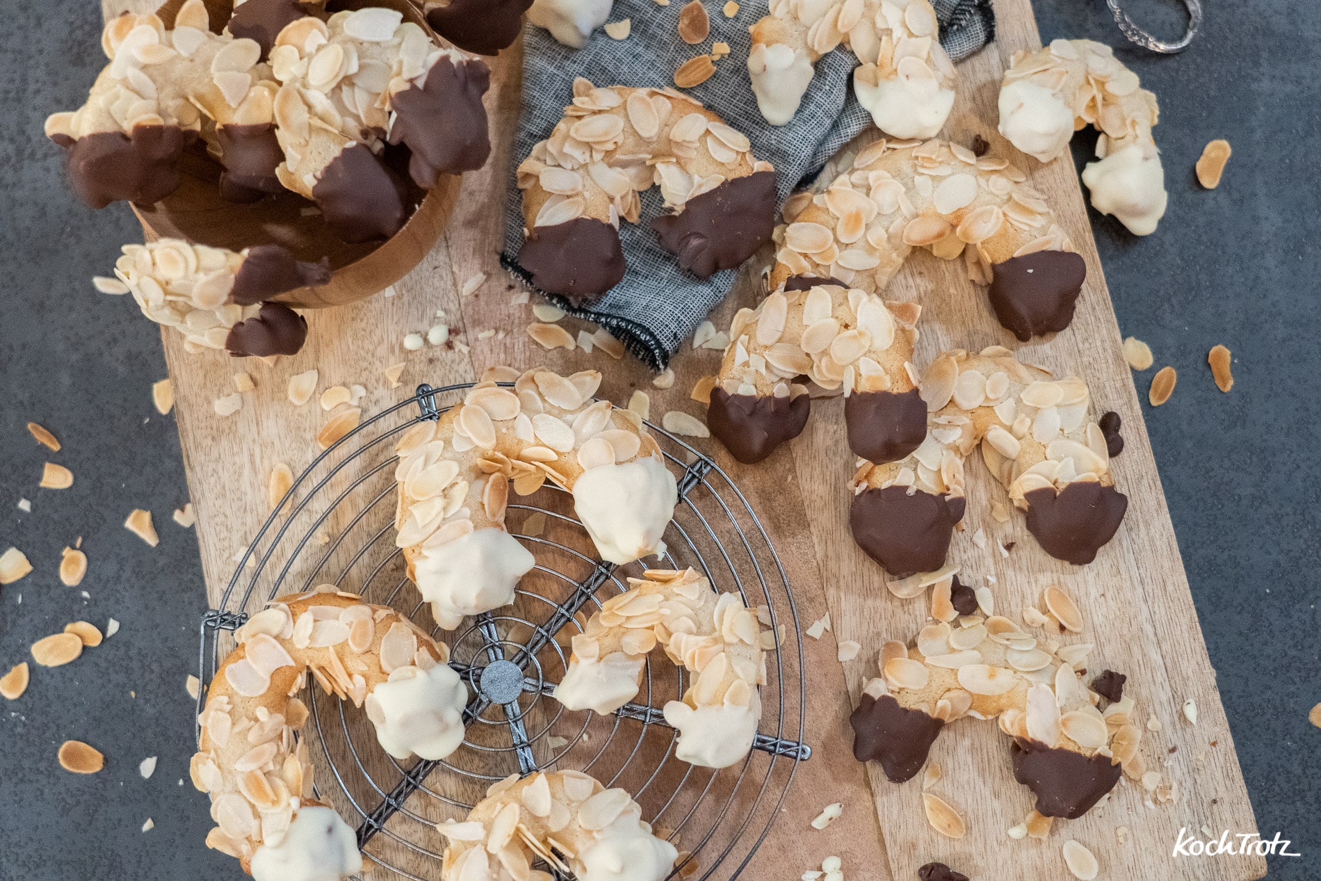 Mandelhörnchen mit 4 Zutaten | ohne Mehl 4 mandelhoernchen ohne mehl 3 36kochtrotzt-rezepte