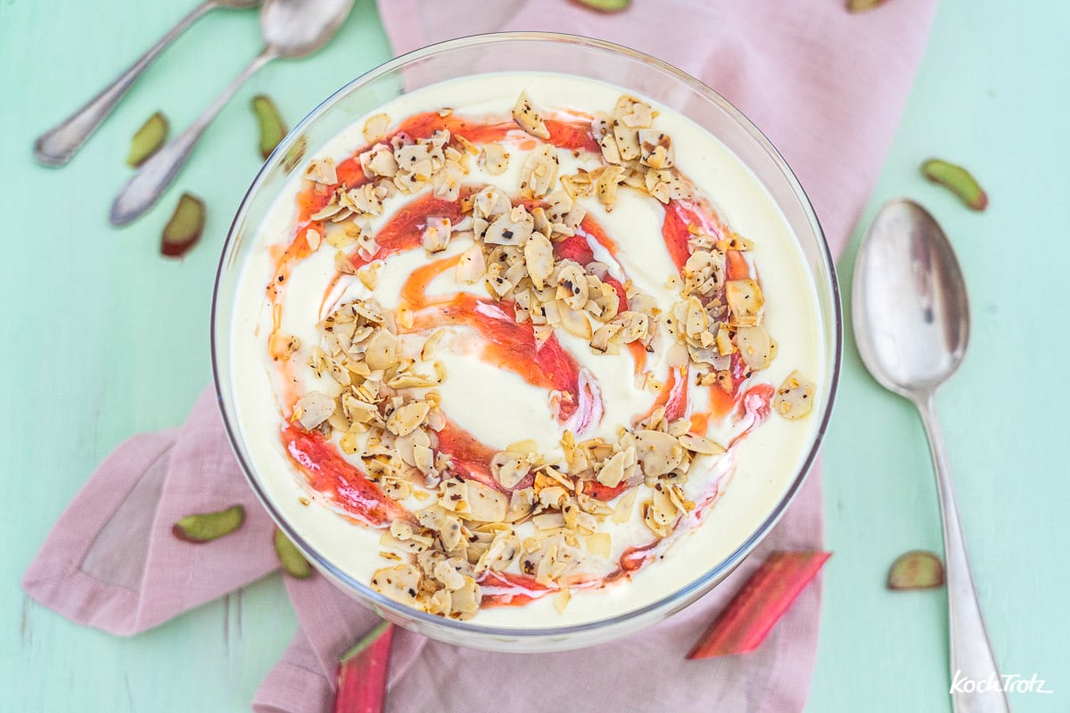 Grundrezept Dessertcreme: Weiße Schokoladen-Joghurtcreme als Schichtdessert 5 schichtdessert rhabarber creme weisse schoki 5 29kochtrotzt-rezepte