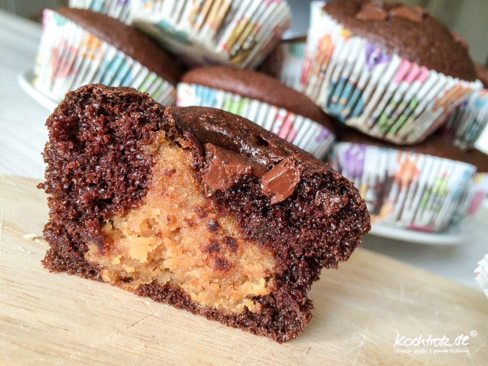 Schokomuffins mit Erdnuss-Banane-Kern, Optionen für fructosearm und glutenfrei, Elvis-Presley-Muffins 1 schoko muffin mit erdnuss kern rezept vegan 1 6kochtrotzt-rezepte