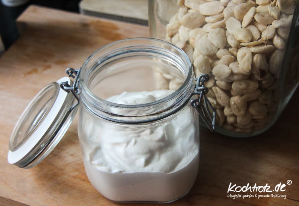 vegane saure Sahne mit Mandeln - sehr verträglich - vegan sour cream - für normalen Mixer und Thermomix 4 vegan sour cream almond saure sahne mandeln 1 5 4kochtrotzt-rezepte