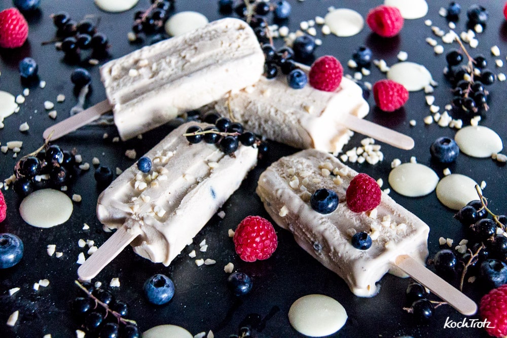Cremiges weißes Schokoladeneis am Stiel - White Choc Popsicles 4 white choc popsicles eisamstiel 6kochtrotzt-rezepte
