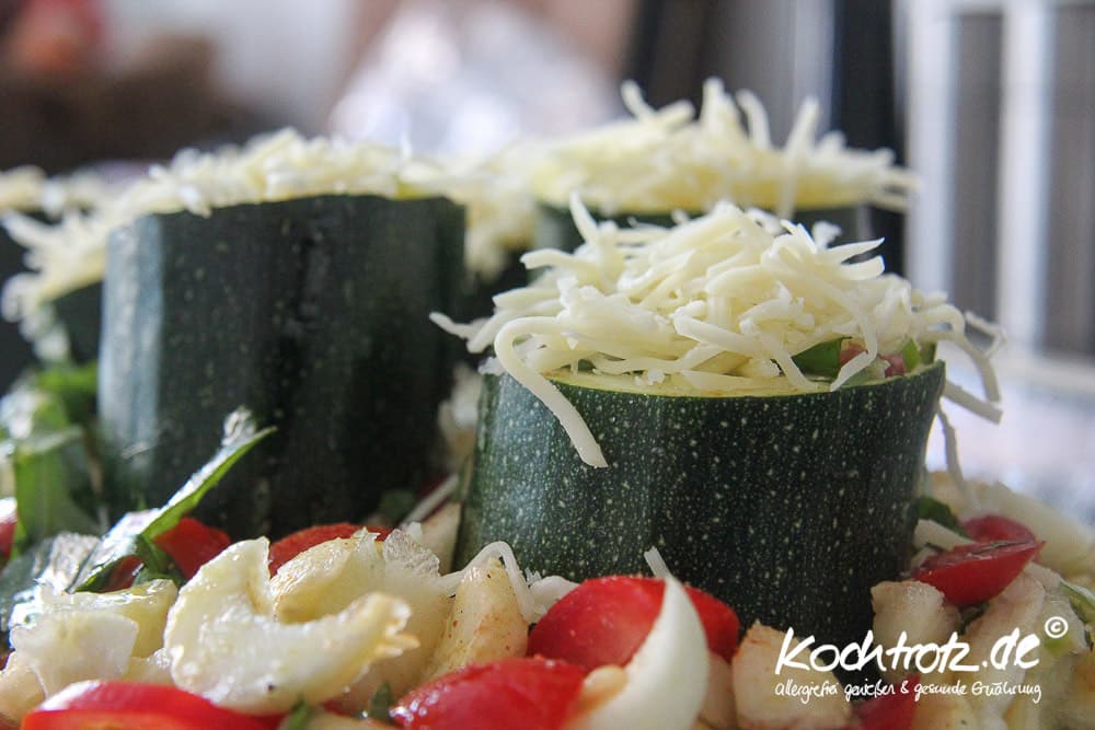 Zucchini mit Bratwurst-Füllung 1 zucchini gefuellt 1 3 4kochtrotzt-rezepte