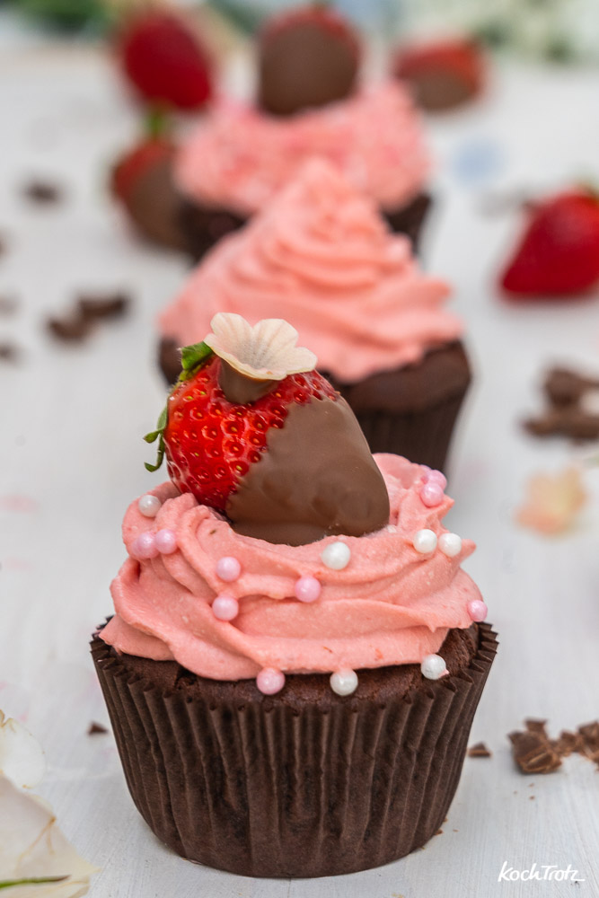 Cupcakes mit Brownie-Muffin und Erdbeer-Frischkäse-Frosting | glutenfrei | laktosefrei | eifrei