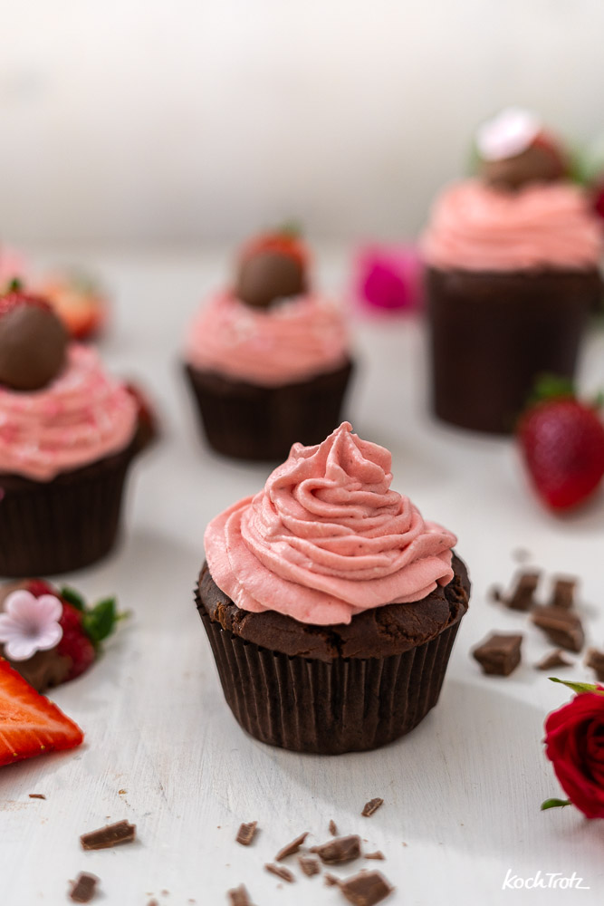 Cupcakes mit Brownie-Muffin und Erdbeer-Frischkäse-Frosting | glutenfrei | laktosefrei | eifrei