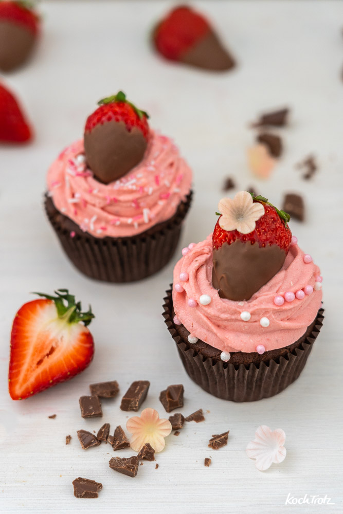 Cupcakes mit Brownie-Muffins und Erdbeer-Frischkäse-Frosting - KochTrotz ♥  einfache Rezepte ♥ mit Tausch-Zutaten