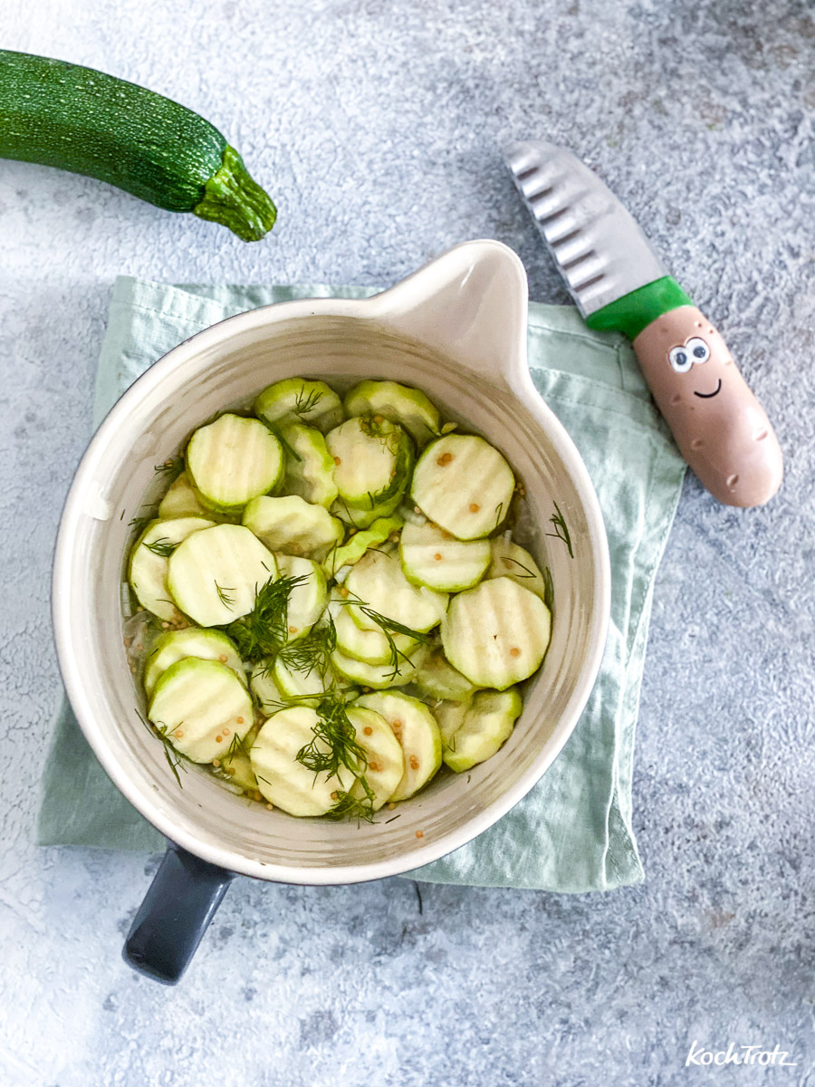 Rezept Zucchini einlegen und für Salate, Sandwiches verwenden