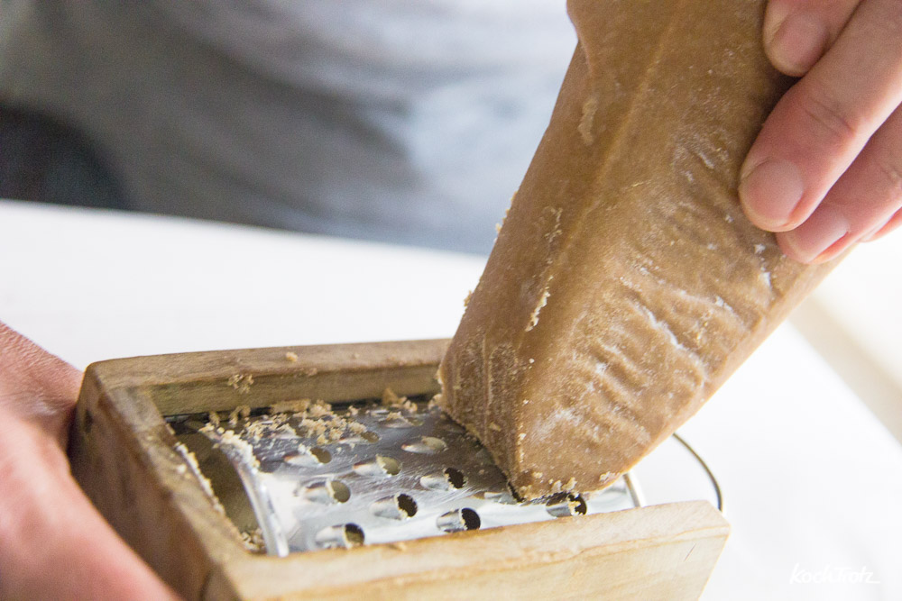 Vegane Alternative für Parmesan am Stück - nussfrei | sojafrei | glutenfrei | milchfrei 1 Rezept veganer Parmesan am Stück | sojafrei | nussfrei | glutenfrei | lässt sich reiben und schmilzt | Käse-Alternative