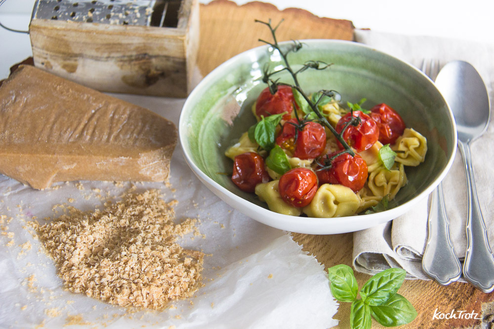 Rezept veganer Parmesan am Stück | sojafrei | nussfrei | glutenfrei | lässt sich reiben und schmilzt | Käse-Alternative 