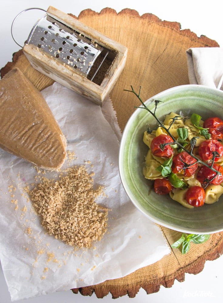 Vegane Alternative für Parmesan am Stück - nussfrei | sojafrei | glutenfrei | milchfrei 5 Rezept veganer Parmesan am Stück | sojafrei | nussfrei | glutenfrei | lässt sich reiben und schmilzt | Käse-Alternative