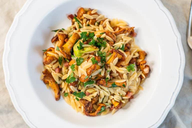 gebratene Pfifferlinge mit Orzo Pasta Rezept