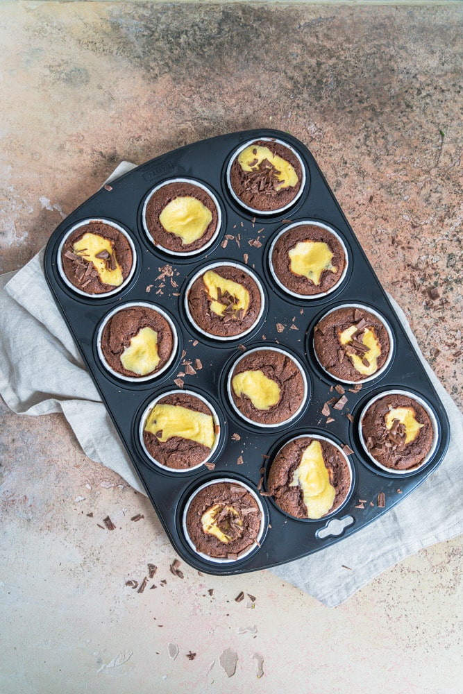 Schokoladen-Muffins mit Cheesecake-Füllung 3 Schokoladen-Muffins mit Cheesecake-Füllung