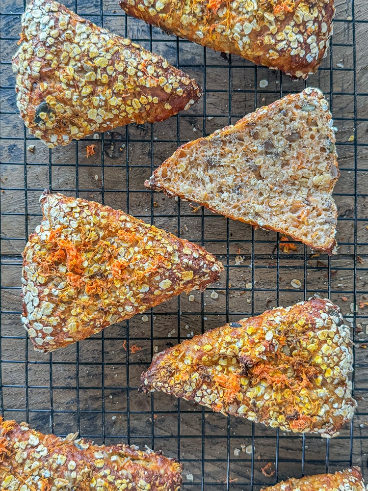 Schnelle Karotten-Brötchen - super einfach, ohne Hefe 4 schnelle Karotten-Brötchen ohne Hefe, einfach Karotten-Ecken