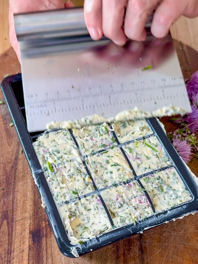 Meine beste selbstgemachte Kräuterbutter 11 Meine beste selbstgemachte Kräuterbutter - einfaches Rezept