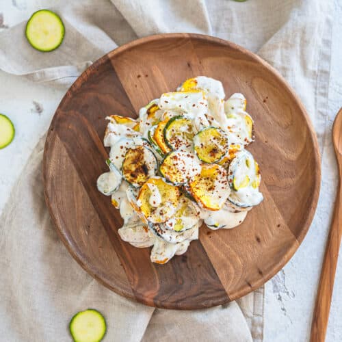 gegrillte Zucchini mit Joghurtsoße – einfaches Rezept gegrillte Zucchini mit Joghurtsoße - einfaches Rezept