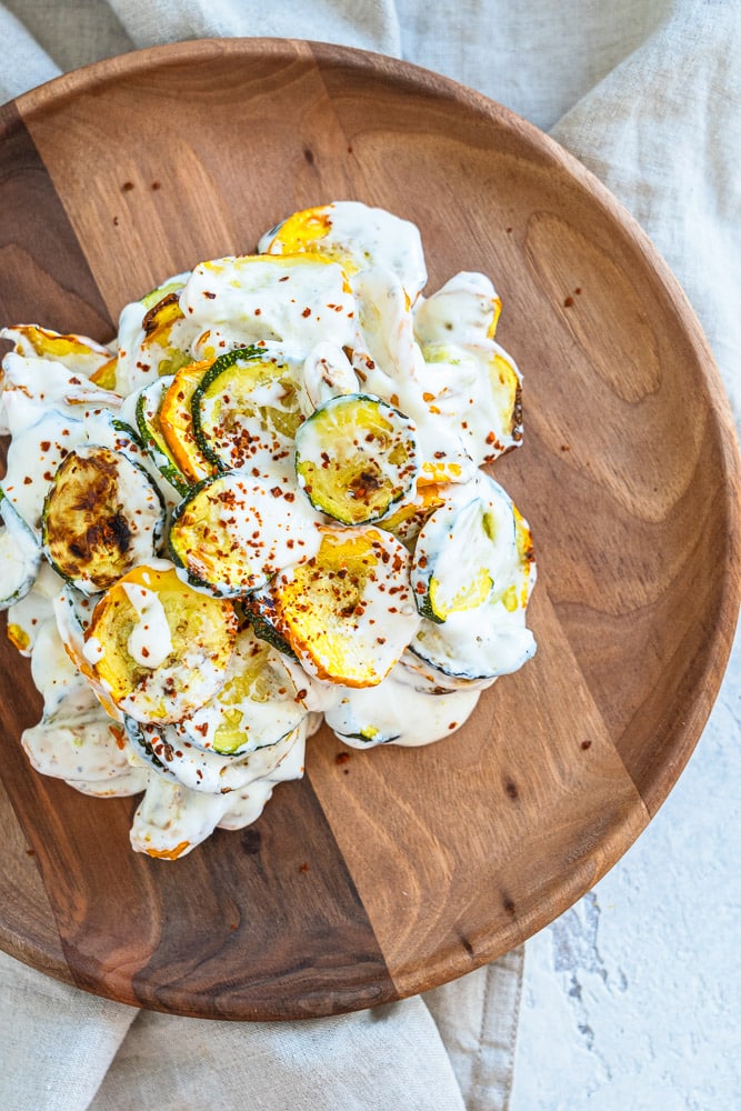 Gegrillte Zucchini mit Joghurtsoße - einfaches und schnelles Rezept 1 gegrillte Zucchini mit Joghurtsoße - einfaches Rezept