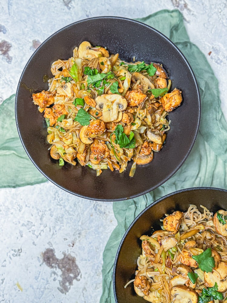 Spitzkohl asiatisch mit Reisnudeln - einfach, schnell und köstlich 4 Spitzkohl asiatisch mit Reisnudeln einfaches Rezept