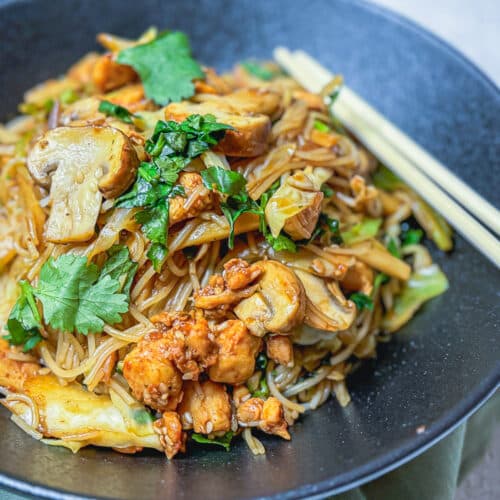 Spitzkohl asiatisch mit Reisnudeln einfaches Rezept Spitzkohl asiatisch mit Reisnudeln einfaches Rezept