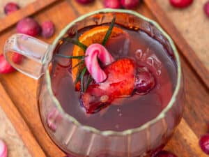 Winterbowle mal anders: fruchtige Eisbomben Groß und Klein 5 Winterbowle mal anders: Fruchtige Eisbomben für den Winter alkoholfrei - Rezept