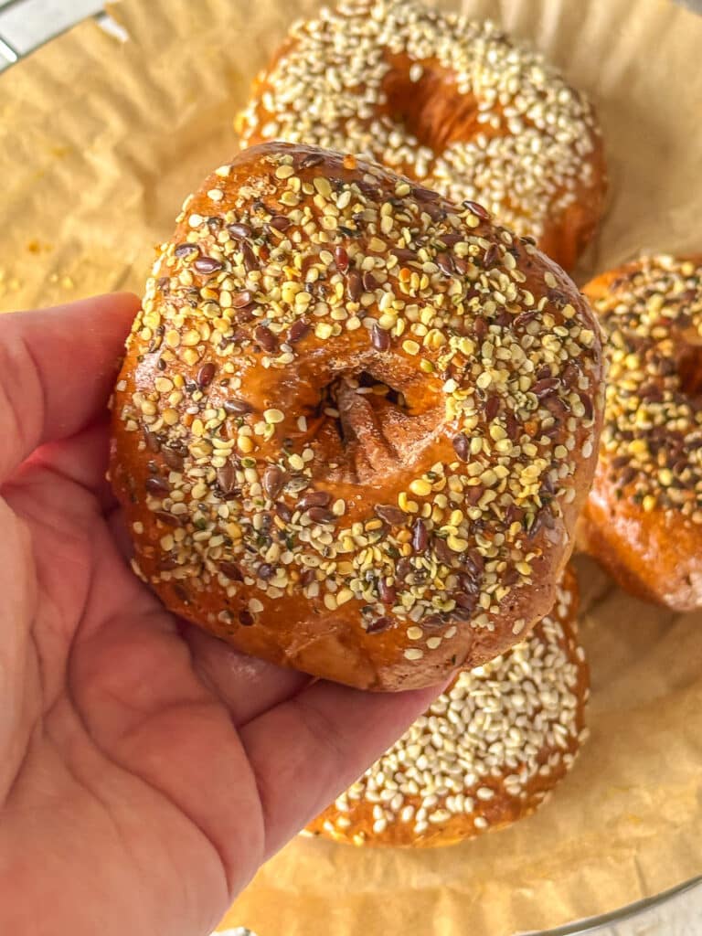 Schnelle Protein-Hafer-Bagels ohne Hefe, auch glutenfrei 4 Protein-Hafer-Bagels ohne Hefe - einfaches und schnelles Rezept, auch glutenfrei