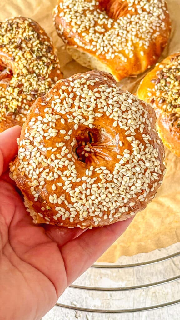 Schnelle Protein-Hafer-Bagels ohne Hefe, auch glutenfrei 2 Protein-Hafer-Bagels ohne Hefe - einfaches und schnelles Rezept, auch glutenfrei