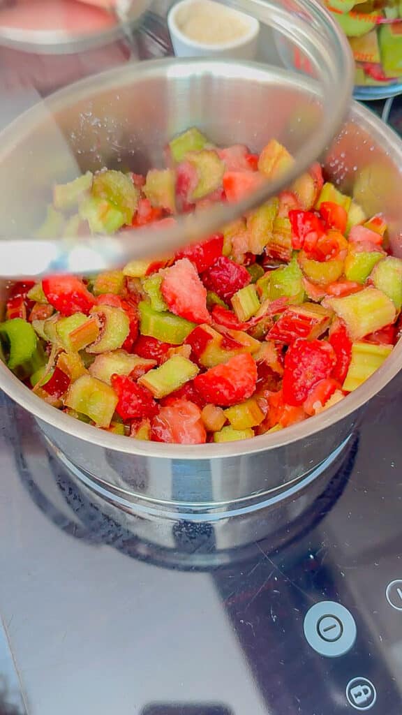 Erdbeer-Rhabarber-Marmelade – Flohmelade – Grundrezept 5 Flohmelade - Rezept Erdbeer-Rhabarber-Marmelade ohne Gelierzucker