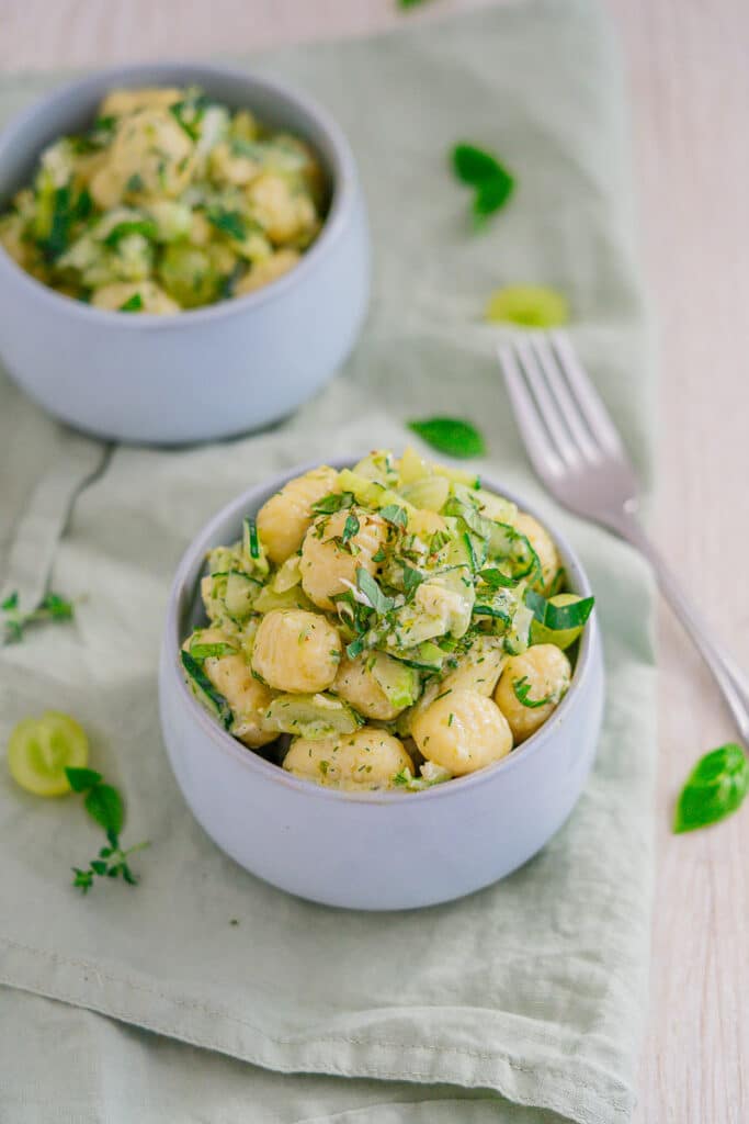 So hast du Gnocchi-Salat noch nie gegessen - schnell + einfach 1 Schneller Gnocchi-Salat Rezept mit Wow-Effekt
