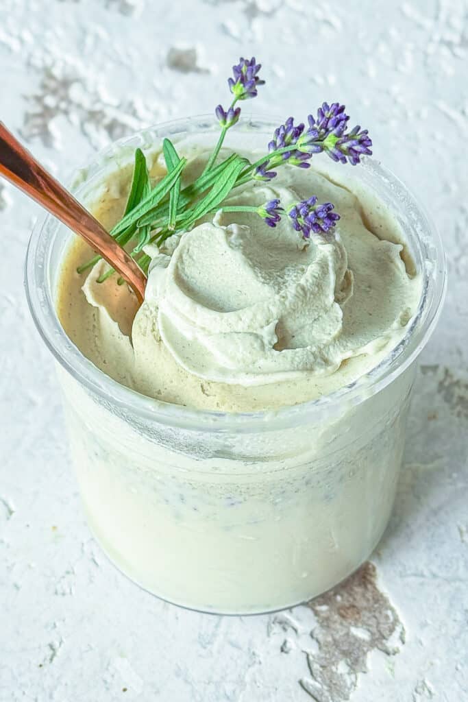 Lavendeleis selber machen – für Ninja Creami, Deluxe & Eismaschine 2 Lavendeleis Rezept Ninja Creami oder Eismaschine