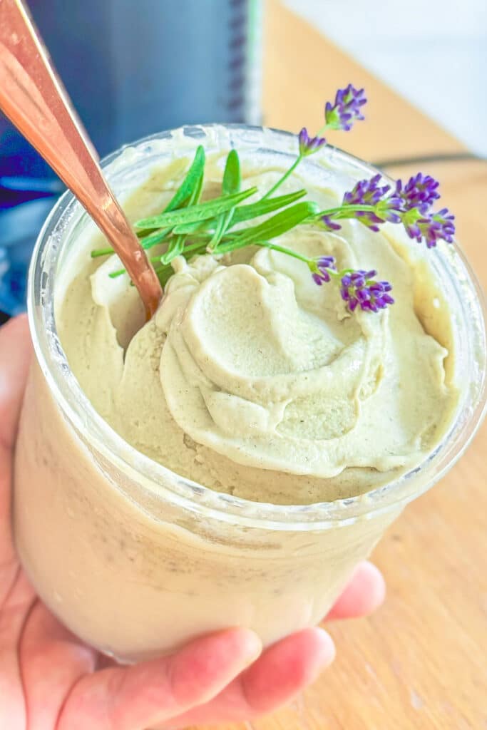 Lavendeleis selber machen – für Ninja Creami, Deluxe & Eismaschine 4 Lavendeleis Rezept Ninja Creami oder Eismaschine