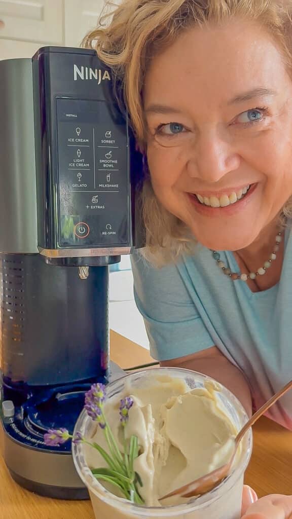 Lavendeleis selber machen – für Ninja Creami, Deluxe & Eismaschine 3 Lavendeleis Rezept Ninja Creami oder Eismaschine
