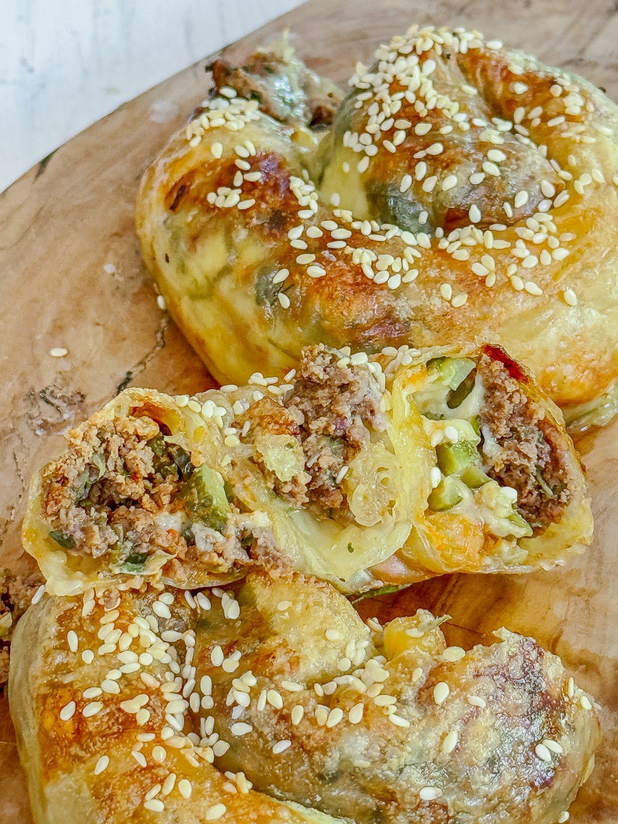 Knusprige Cheeseburger-Schnecken mit Reispapier – glutenfrei 17 Cheeseburger-Schnecken mit Reispapier - glutenfrei