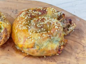 Cheeseburger-Schnecken mit Reispapier - glutenfrei
