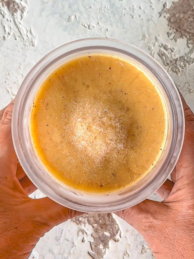 Quitteneis Spezial – für die Ninja Creami 2 Quitteneis im Becher nach dem Einfrieren.